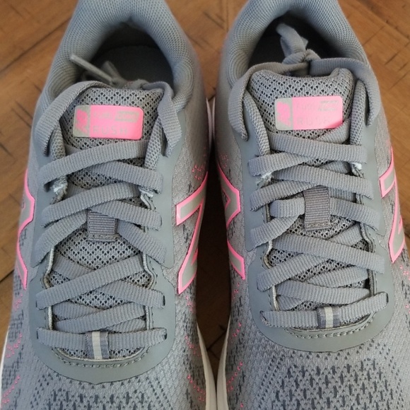 🆕️ Girls New Balance Shoes - Picture 7 of 8